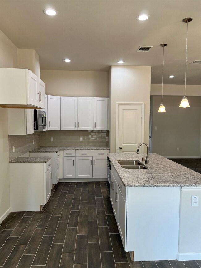 967 Lucky St, Houston, TX 77088 - photo 3