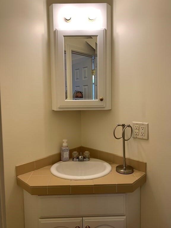 14 Highland St unit 2, Woburn, MA 01801 - photo 6