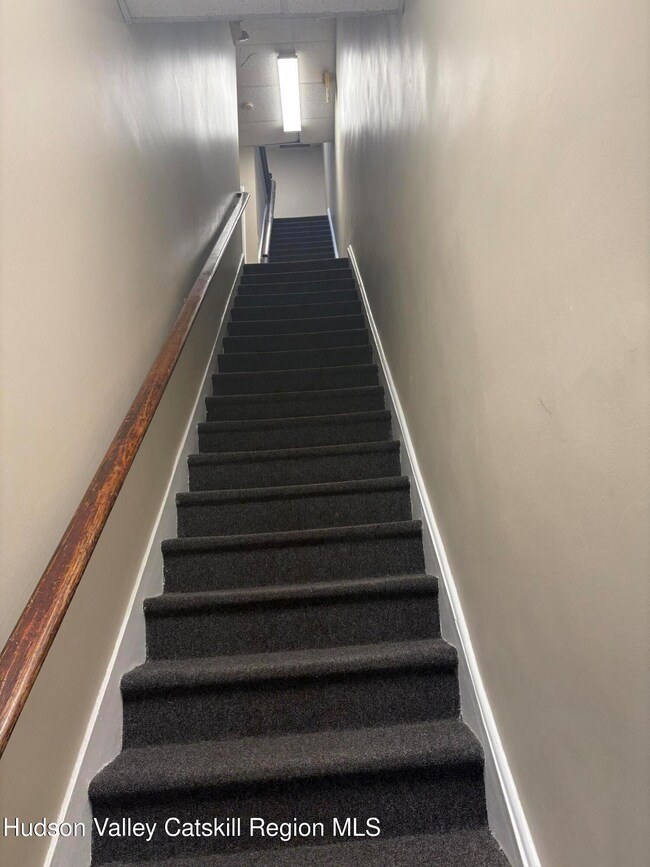 302 Wall St unit 3rd Fl, Kingston, NY 12401 - photo 2