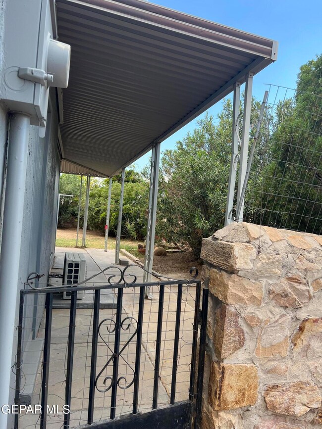 1700 Catham Cir, Horizon City, TX 79928 - photo 4