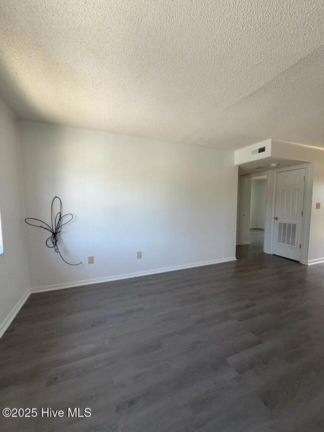 212 Zack Cir unit C, Jacksonville, NC 28540 - photo 4