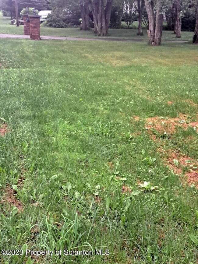 319 Blue Shutters Rd, Roaring Brook Township, PA 18444 - photo 7