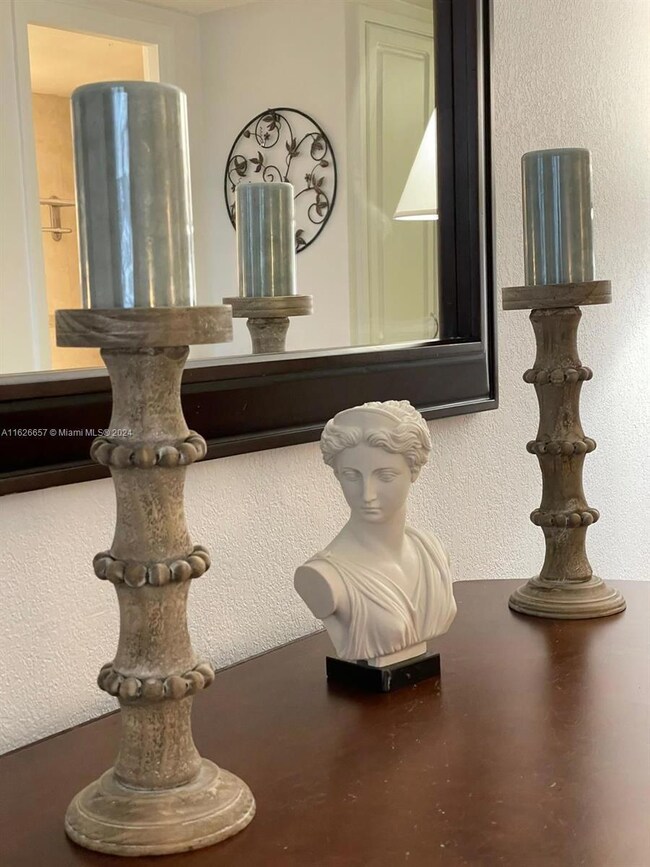 19201 Collins Aveavailbnow unit 640, Sunny Isles Beach, FL 33160 - photo 4