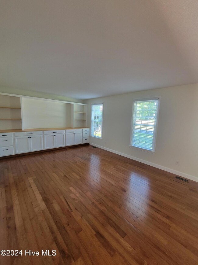 622 Shadowwood Dr, Jacksonville, NC 28540 - photo 3