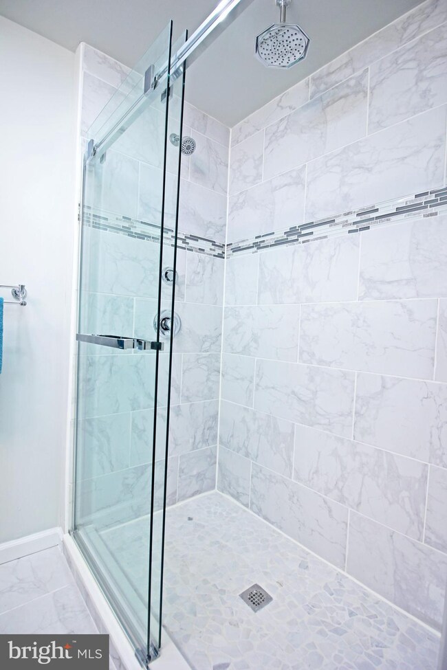 1210 Hillcreek Rd, Pasadena, MD 21122 - photo 4