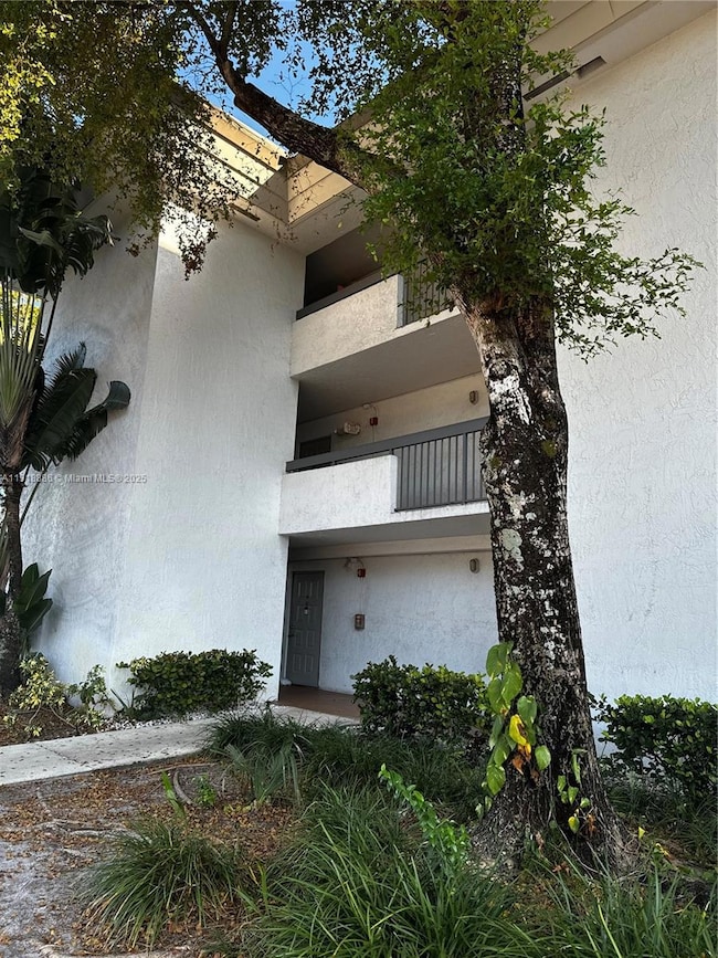 701 N Pine Island Rd unit 101, Plantation, FL 33324 - photo 2