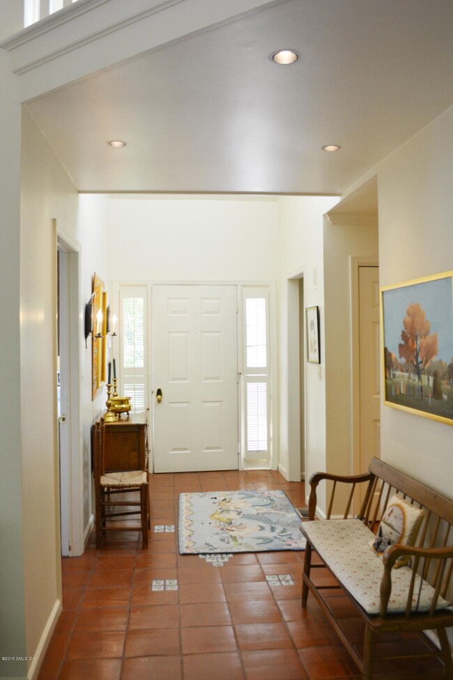 612 W Lyon Farm Dr, Greenwich, CT 06831 - photo 2