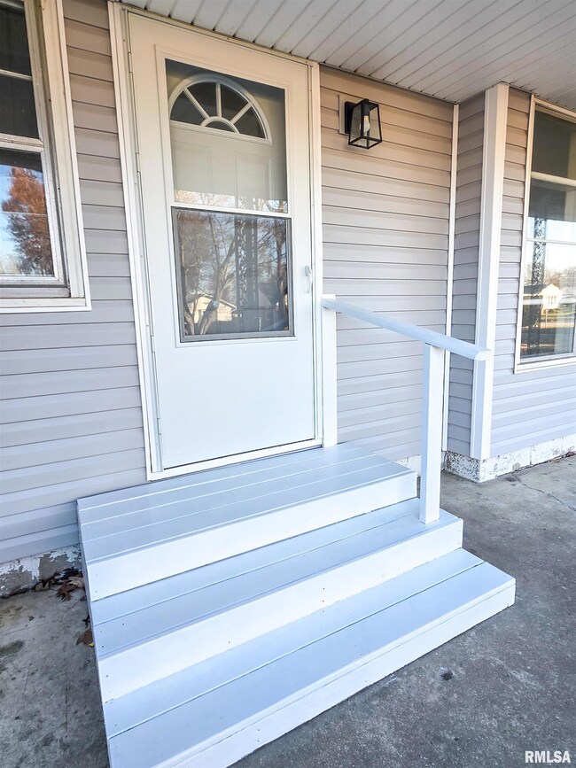 110 Hickory St, Flora, IL 62839 - photo 7