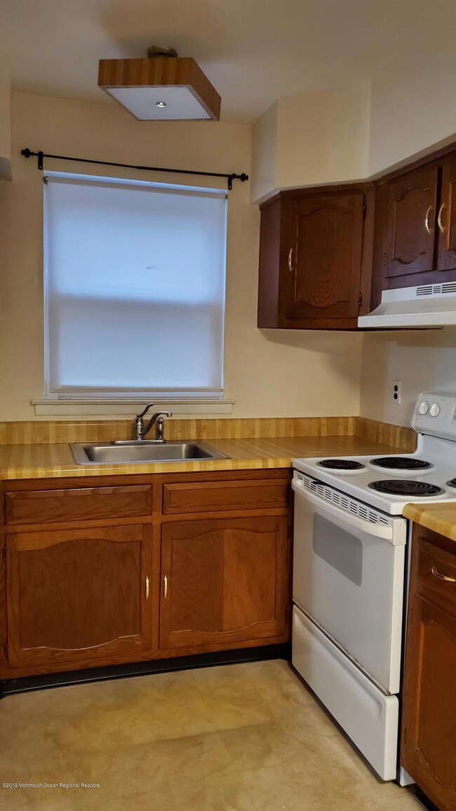 2D Greenleaf Ct unit 51, Whiting, NJ 08759 - photo 2