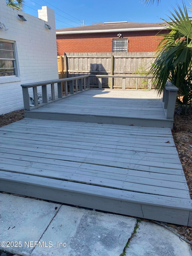 2nd ave deck picture