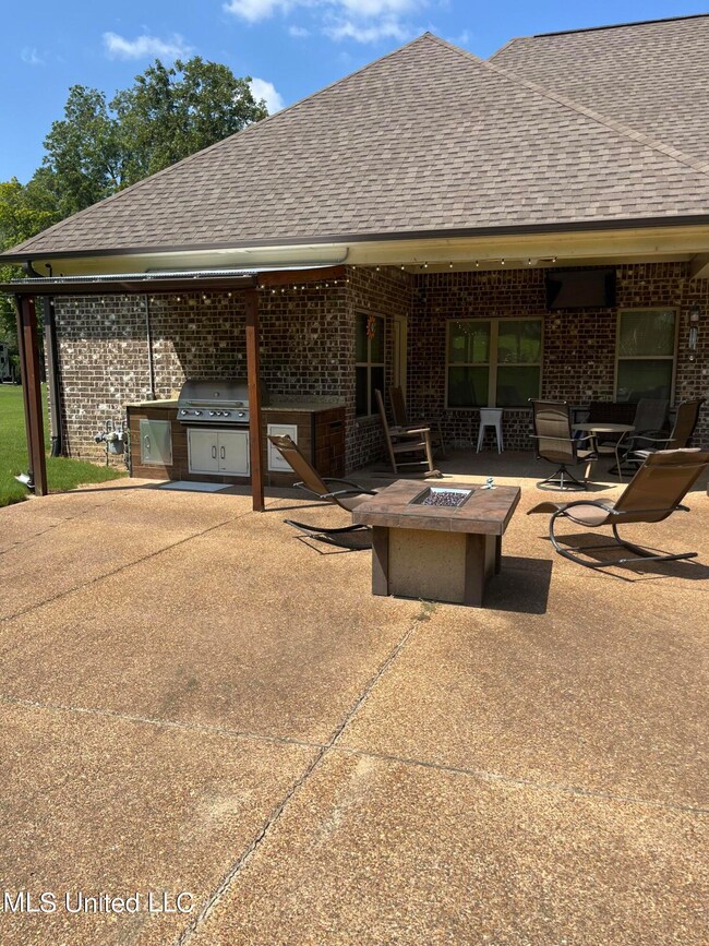 Outdoor Kitchen Area and Patio