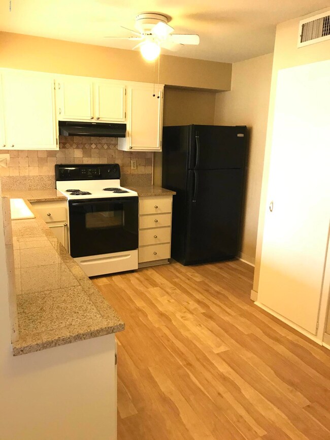 13406 N 108th Dr unit 40, Sun City, AZ 85351 - photo 3