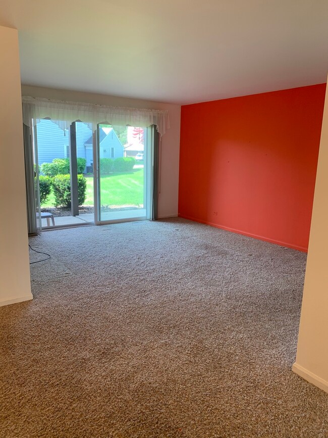 36 Exeter Ct unit 102D, Naperville, IL 60565 - photo 3