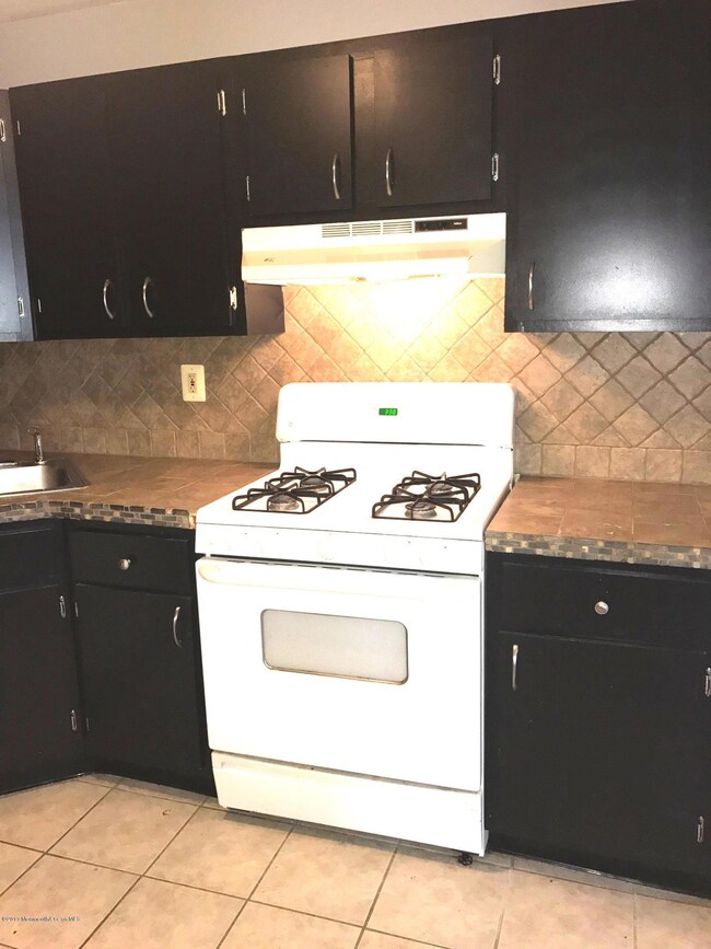 7-1 Seattle Ct unit 1, Freehold, NJ 07728 - photo 7