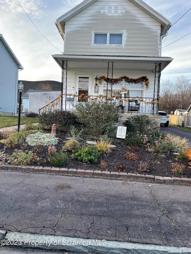 967 Carmalt St, Scranton, PA 18519 - photo 2