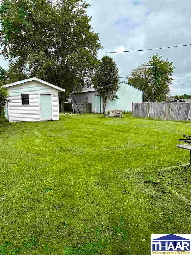 120 E St NE, Linton, IN 47441 - photo 4