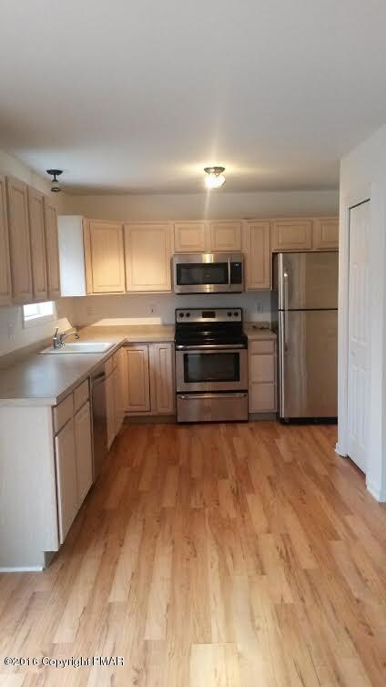 702 C Ave, Stroudsburg, PA 18360 - photo 4