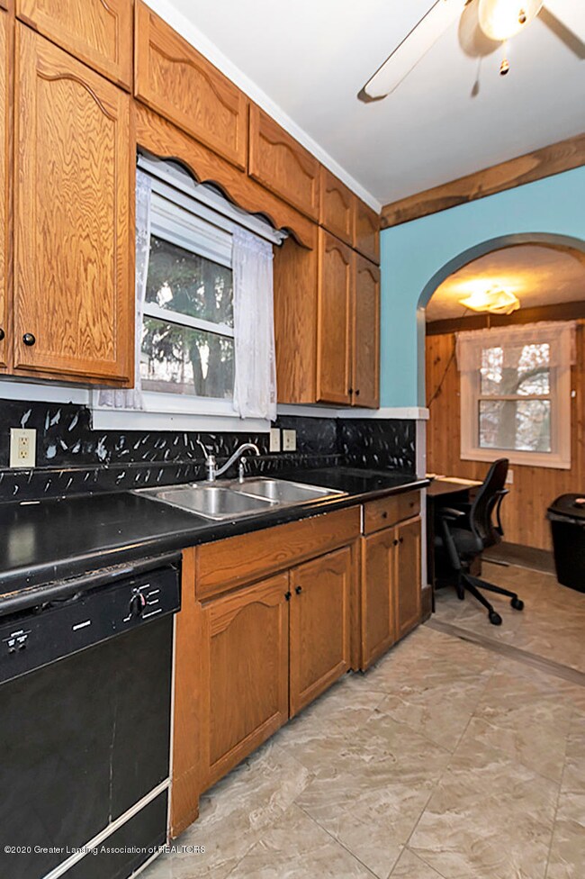 1232 Climax St, Lansing, MI 48912 - photo 7