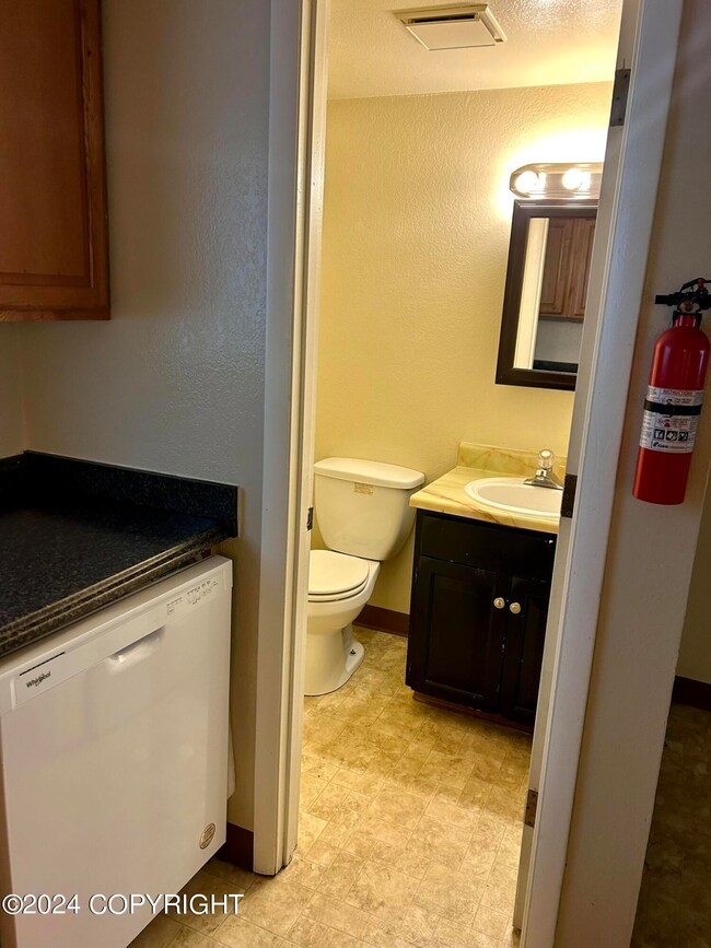 943 E 12th Ave unit 4, Anchorage, AK 99501 - photo 7
