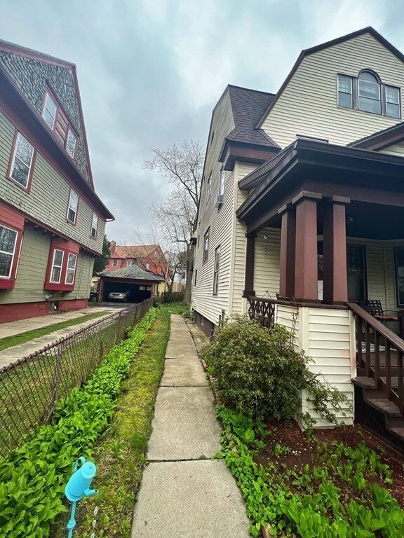 131 Yale St, Springfield, MA 01109 - photo 2