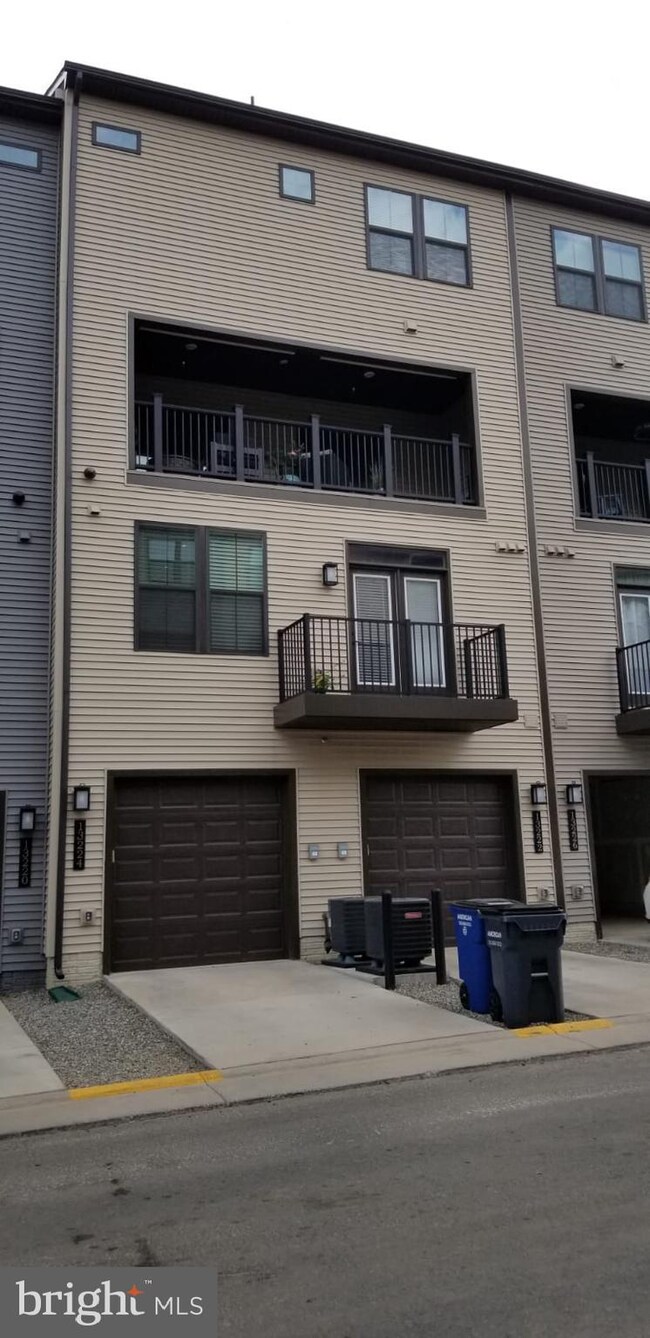 13230 Lake Woodland Way unit 5J, Herndon, VA 20171 - photo 3