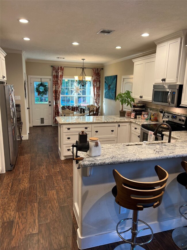 506 Clarence St, Tomball, TX 77375 - photo 4