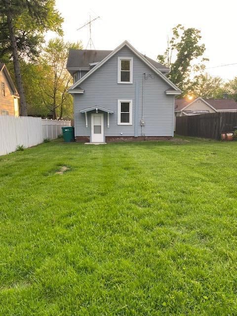 411 E St, La Porte, IN 46350 - photo 4