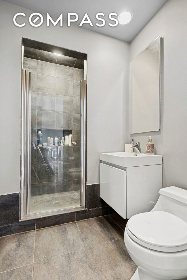 14-25 Broadway unit 5-R, New Hyde Park, NY 11040 - photo 5