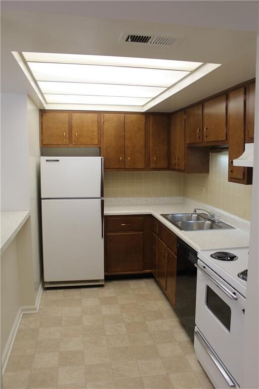 1152 Canterbury Square N, Indianapolis, IN 46260 - photo 5