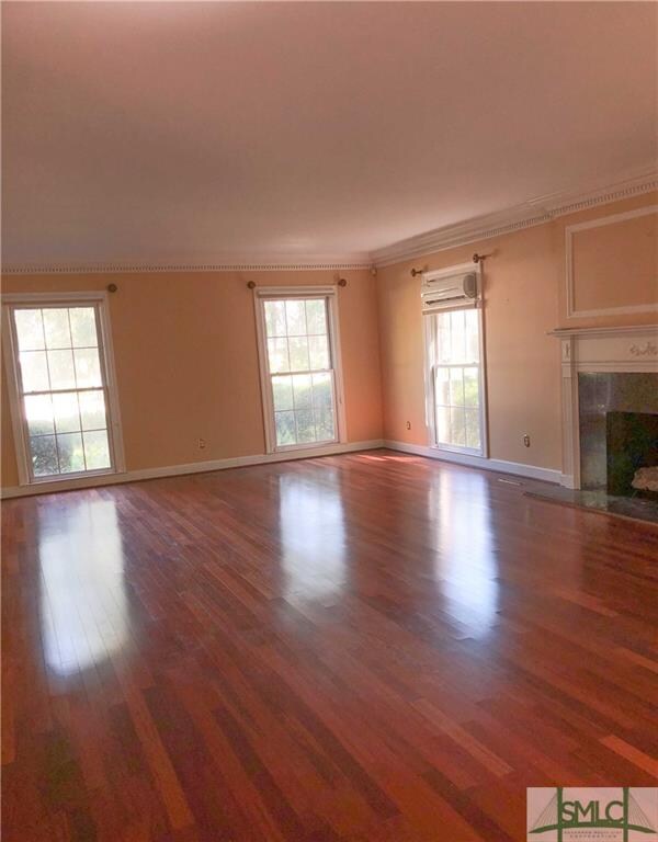 SPACIOUS FAMILY ROOM WITH FIREPLACE