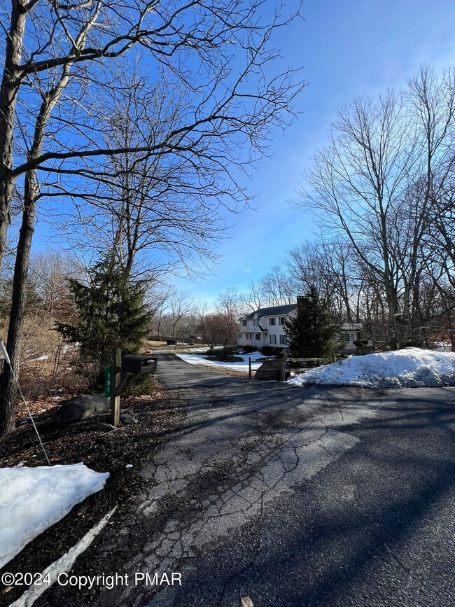 101 Woodcrest Blvd, Stroudsburg, PA 18360 - photo 7