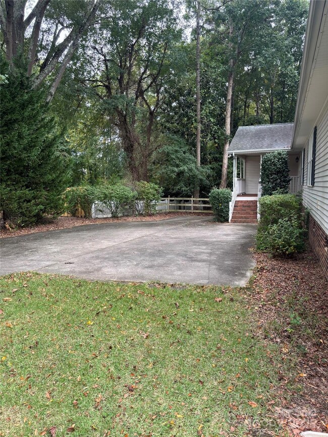 10624 Knox Ave unit 17, Matthews, NC 28105 - photo 3