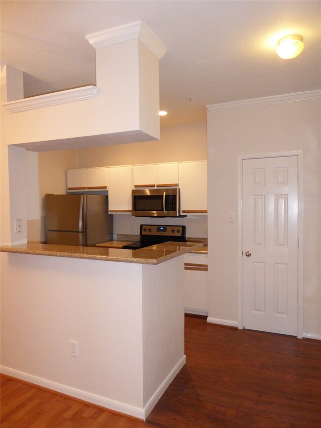 Breakfast Bar Overlooking Kitchen with Granite Cou