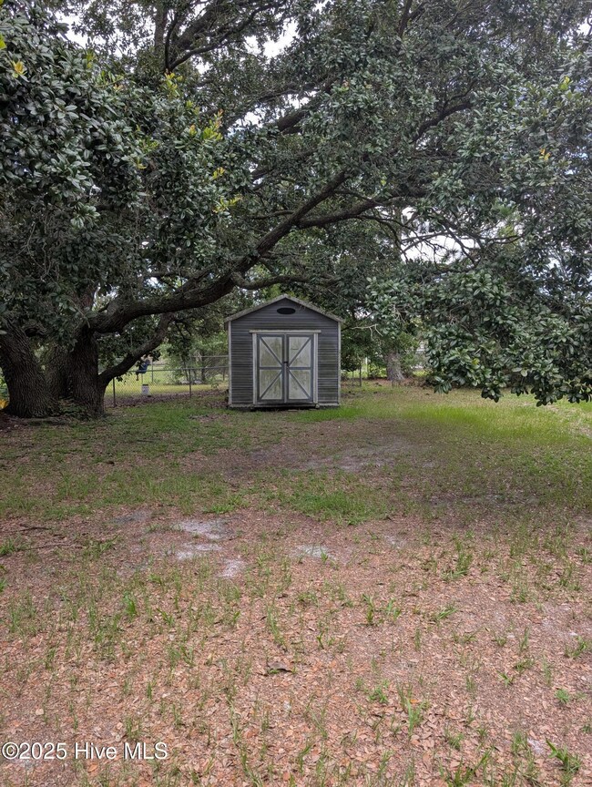 214 W Volant St, Hubert, NC 28539 - photo 5