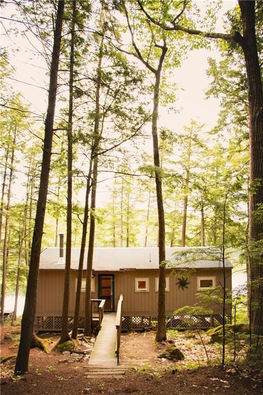 Waterfront living on beautiful,...