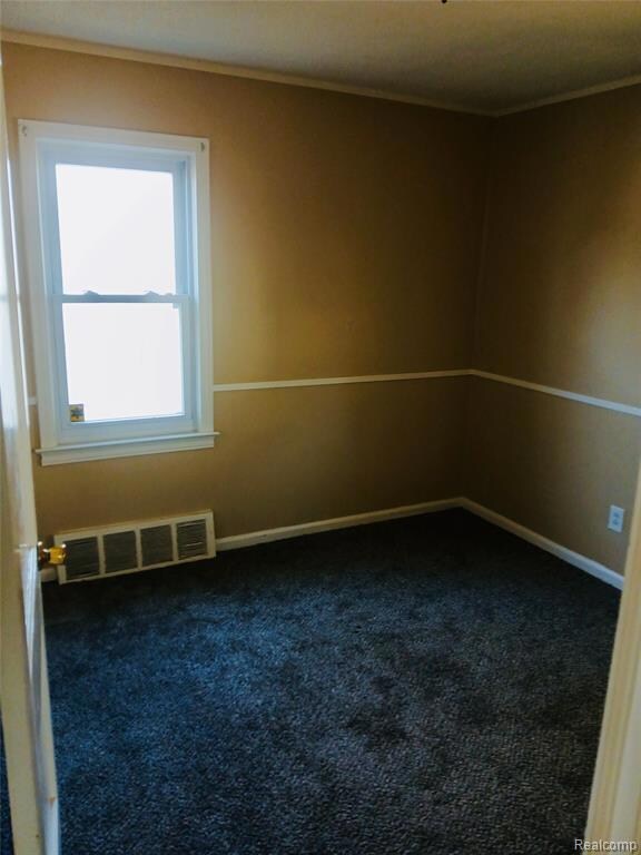 21465 Syracuse Ave, Warren, MI 48091 - photo 6