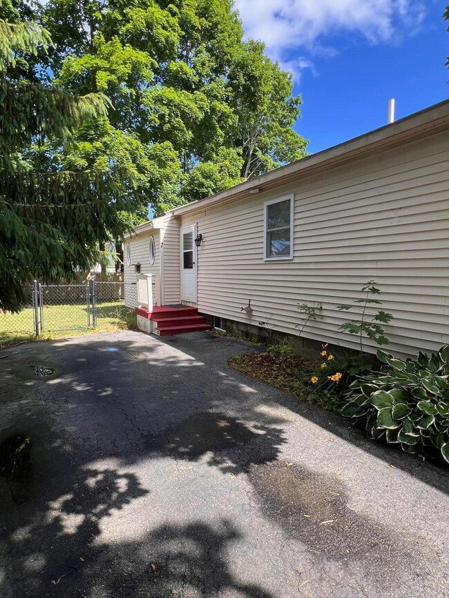 7 Lafayette St, Saco, ME 04072 - photo 2