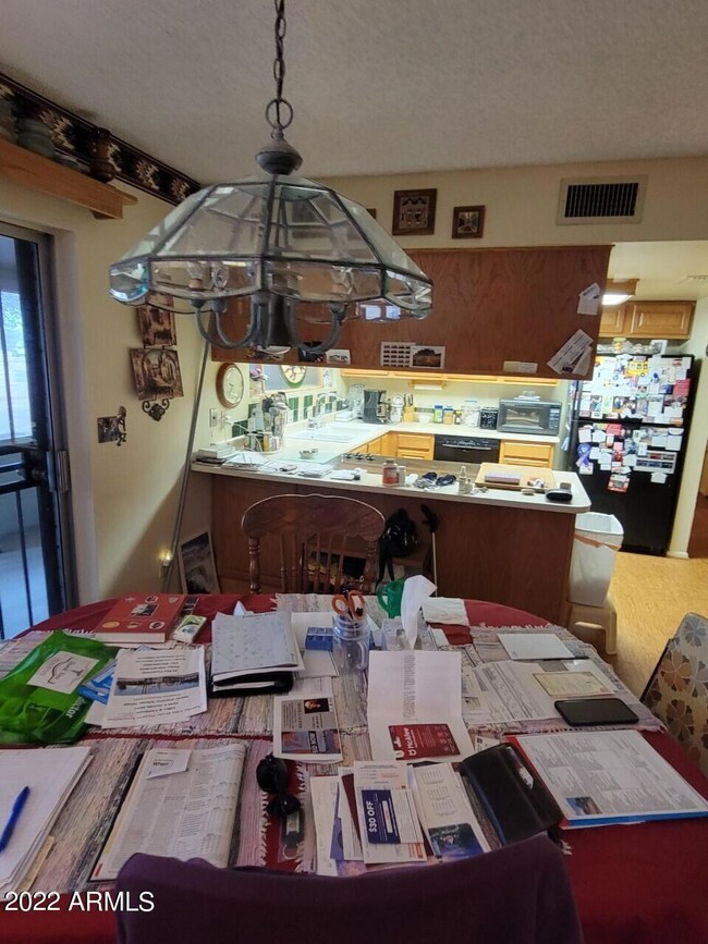 1220 KITCHEN TABLE