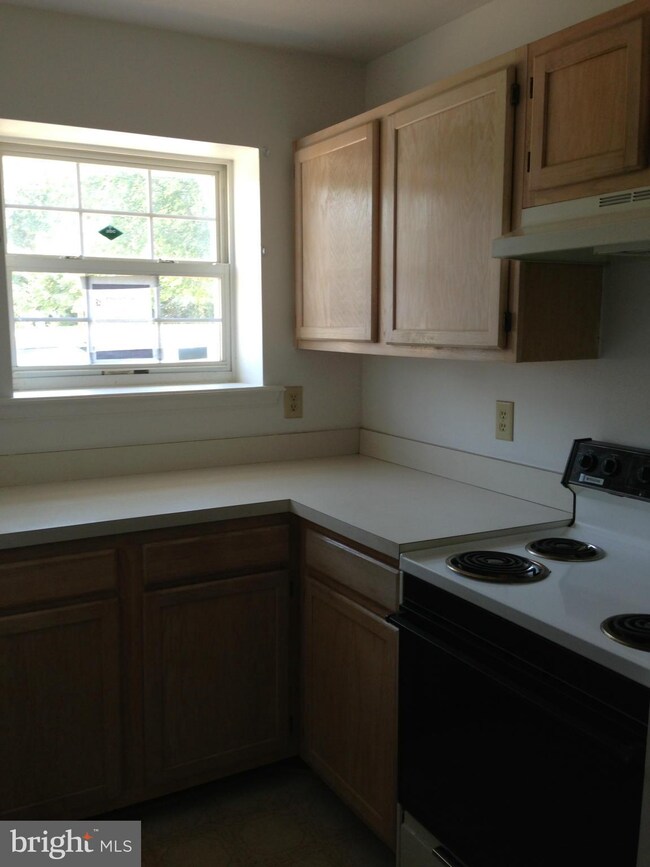 4128 Applegate Ct, Suitland, MD 20746 - photo 6