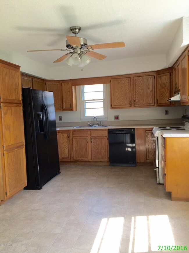 150 Sandy Dr, Jacksonville, NC 28546 - photo 4