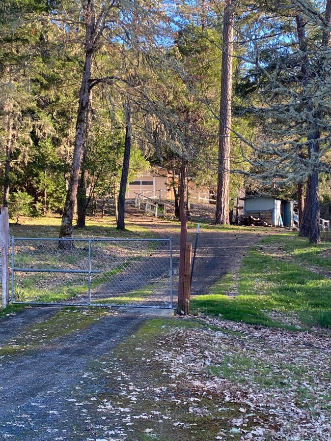 845 Hyde Park Rd, Grants Pass, OR 97527 - photo 7