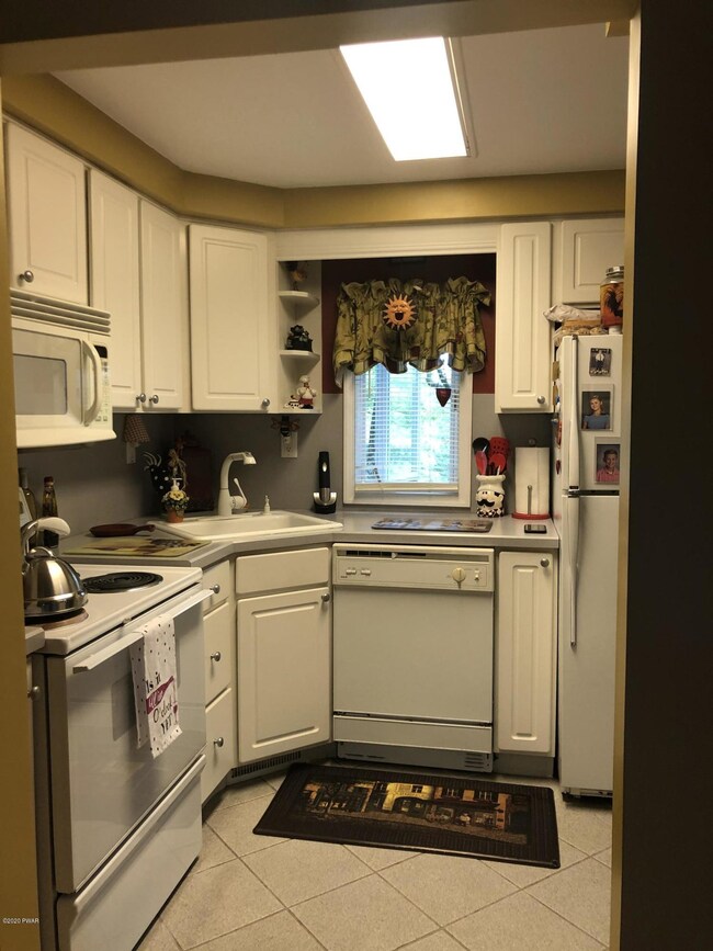 126 Lookout Dr, Hawley, PA 18428 - photo 6