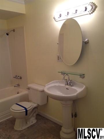 MAIN LEVEL BATH