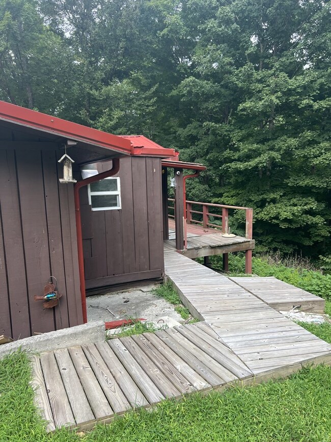 141 Audrey Ln, Byrdstown, TN 38549 - photo 7