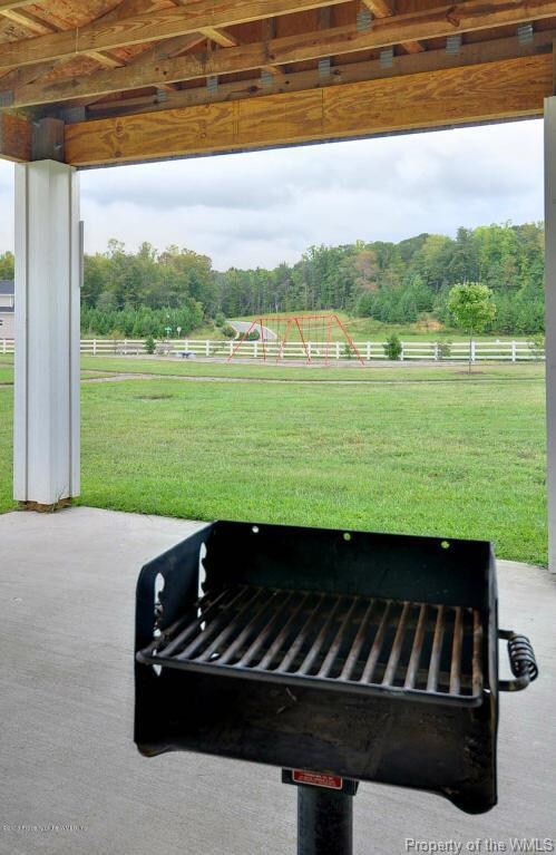 The Oaks at Fenton Mill - Grill in Picni