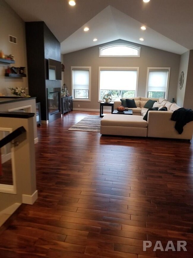 11211 N Sycamore Creek Dr, Dunlap, IL 61525 - photo 7