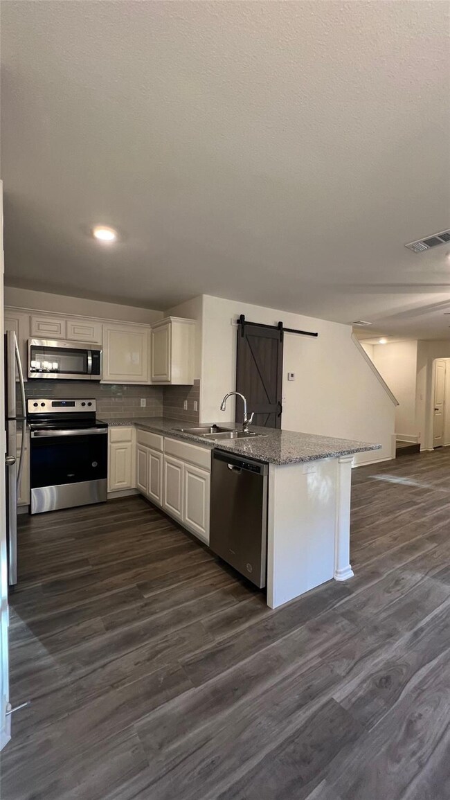 418 S 3rd St unit 2, Bonham, TX 75418 - photo 6