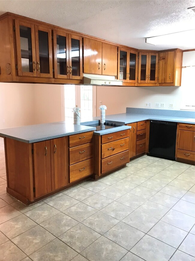 11718 Timbercrest Dr, Tomball, TX 77375 - photo 5