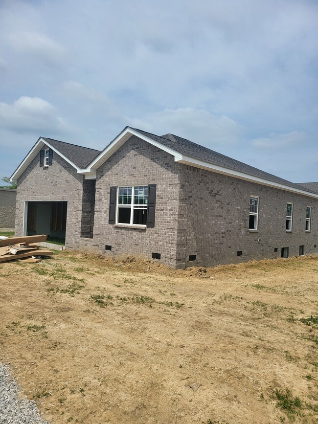 125 Stroud Dr, Manchester, TN 37355 - photo 2