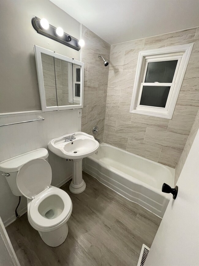 341 Delaware St, Carpentersville, IL 60110 - photo 6